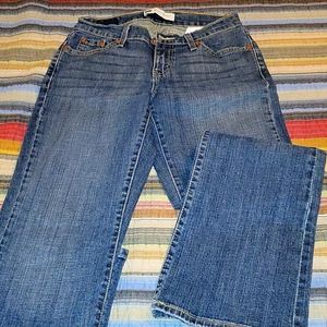 Women's Levi Jeans